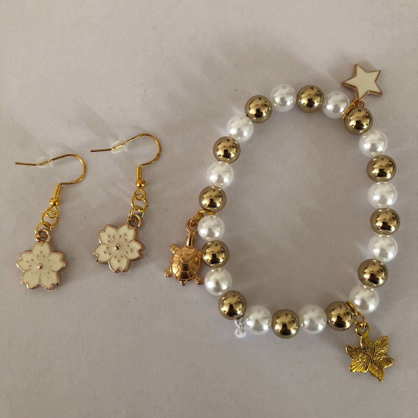 Jewelry set | Beaded bracelet with charms and a pair of flower earrings