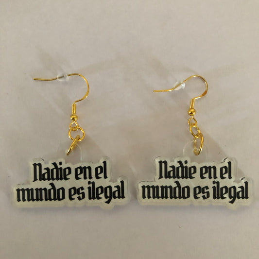 Nadie en el mundo es ilegal earrings